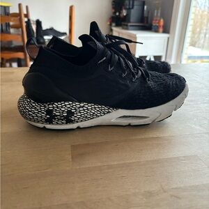 Under Armour women’s size 9 - Phantom Hovr - Black and white